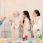 16820 ilustrasi momen saling bermaafan saat idul fitri pexelsalfatah bilal afdam