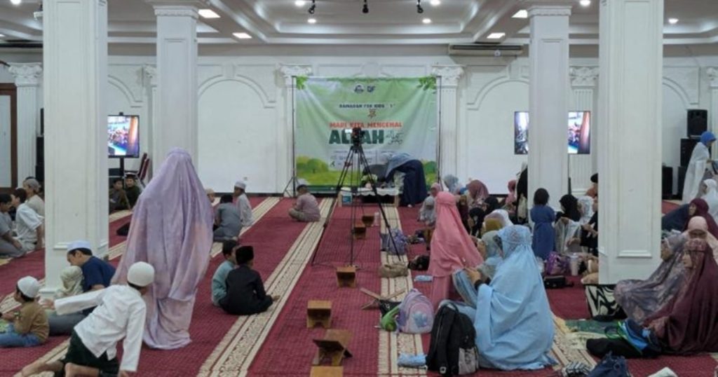 17416 program ramadan ramah anak di masjid agung sunda kelapa