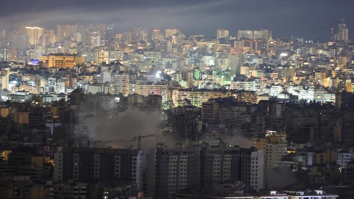 mencekam beirut selatan diselimuti asap usai serangan israel 1774406777864 169