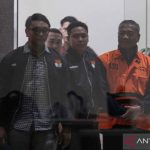 KPK tahan Bupati Tulungagung 120426 ryl 4