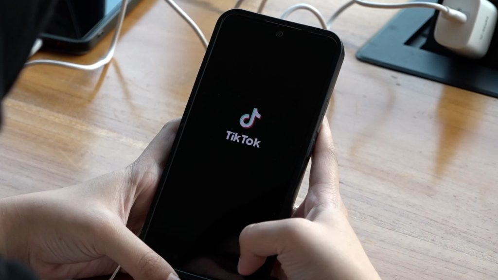 TIKTOK TUTUP 1 7 JUTA AKUN ANAK MENKOMDIGI MINTA PLATFORM LAIN IKUTI