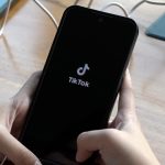 TIKTOK TUTUP 1 7 JUTA AKUN ANAK MENKOMDIGI MINTA PLATFORM LAIN IKUTI