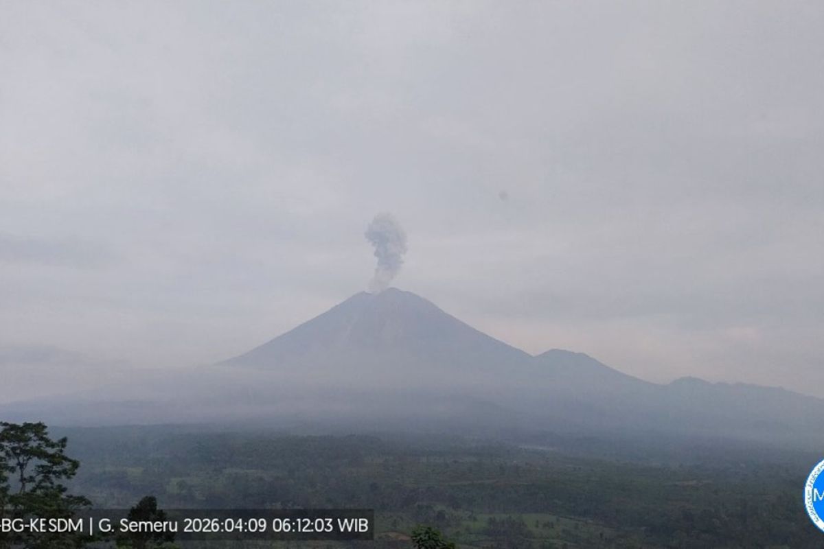Berita Hari Ini: Gunung Semeru empat kali erupsi pada Kamis