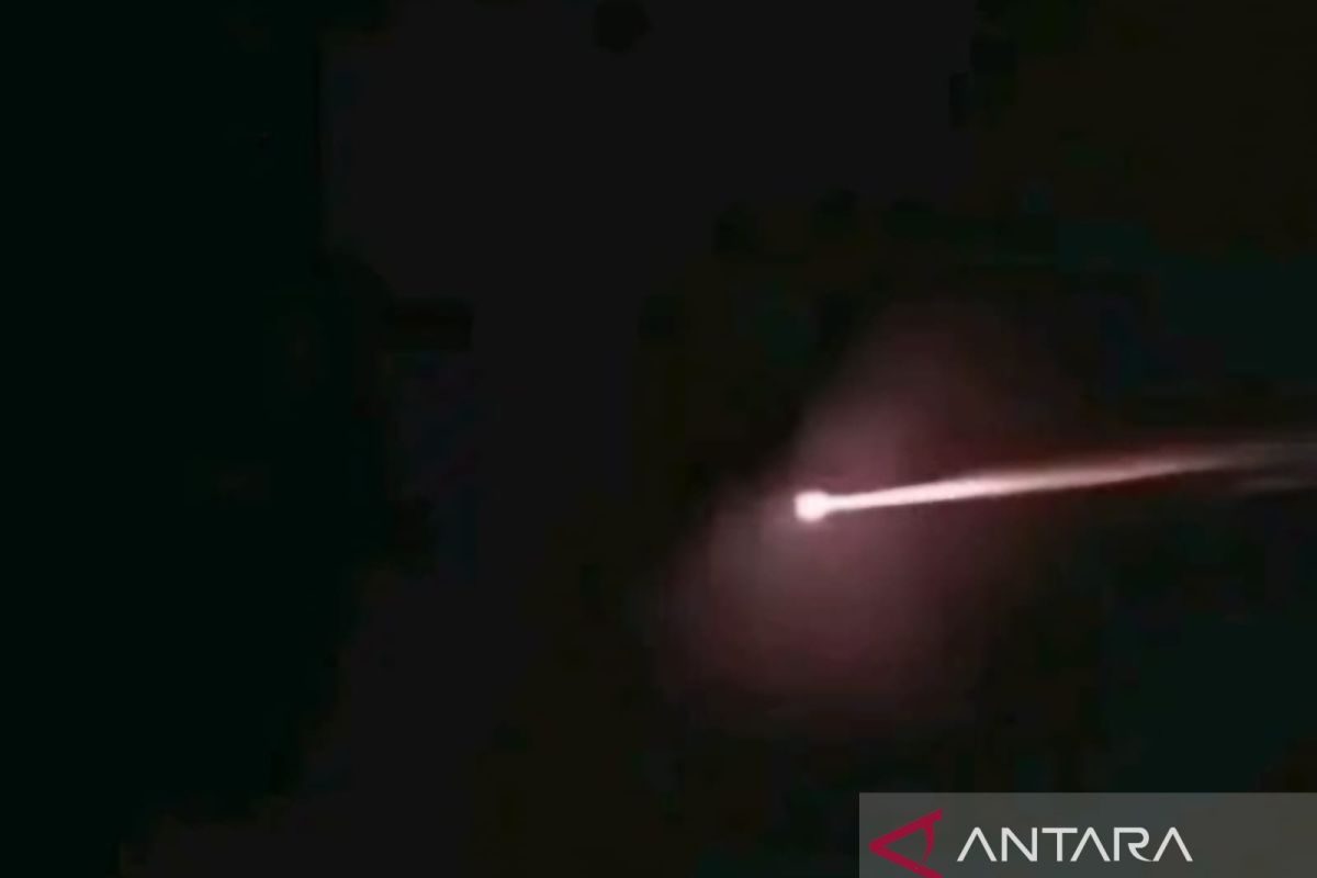 Cek fakta – video meteor jatuh di Lampung membakar daratan