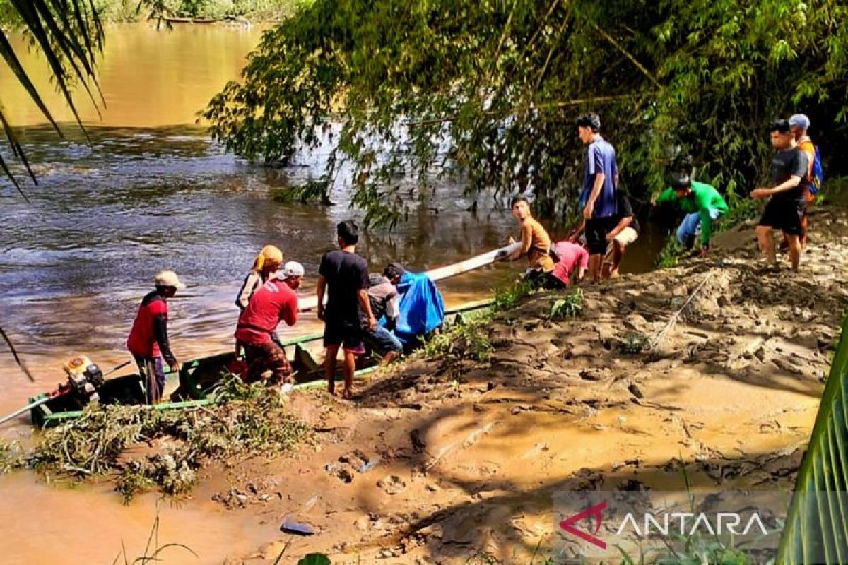 Kemarin – sembilan penambang tertimbun hingga kasus narkoba di hotel