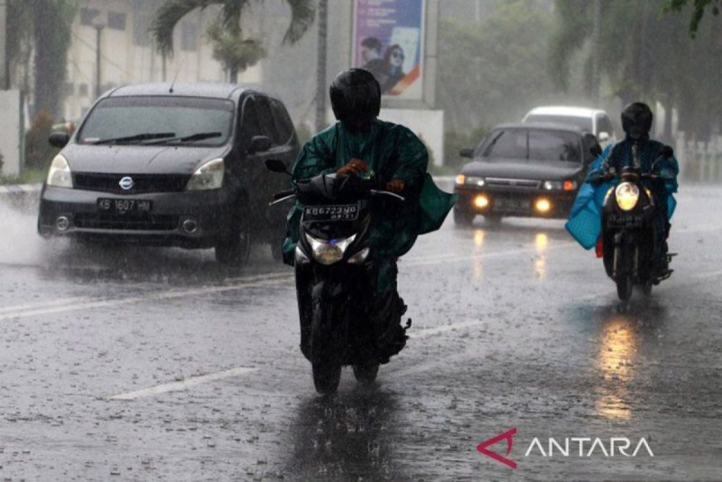 antarafoto hujan deras landa kalbar 150421 jhw 1