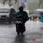 antarafoto hujan deras landa kalbar 150421 jhw 1