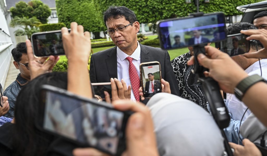 Menteri Keuangan Purbaya Yudhi Sadewa menjawab pertanyaan wartawan usai mengikuti rapat di Kompleks Istana Kepresidenan, Jakarta, Jumat (22/5/2026).