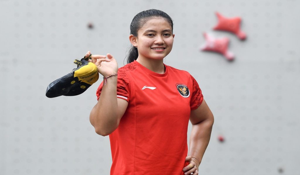 Atlet panjat tebing nomor speed putri Indonesia Desak Made Rita Kusuma Dewi berpose usai berlatih dalam Pemusatan Latihan Nasional (Pelatnas) di kawasan Harapan Indah, Kota Bekasi, Jawa Barat, Selasa (5/3/2024).